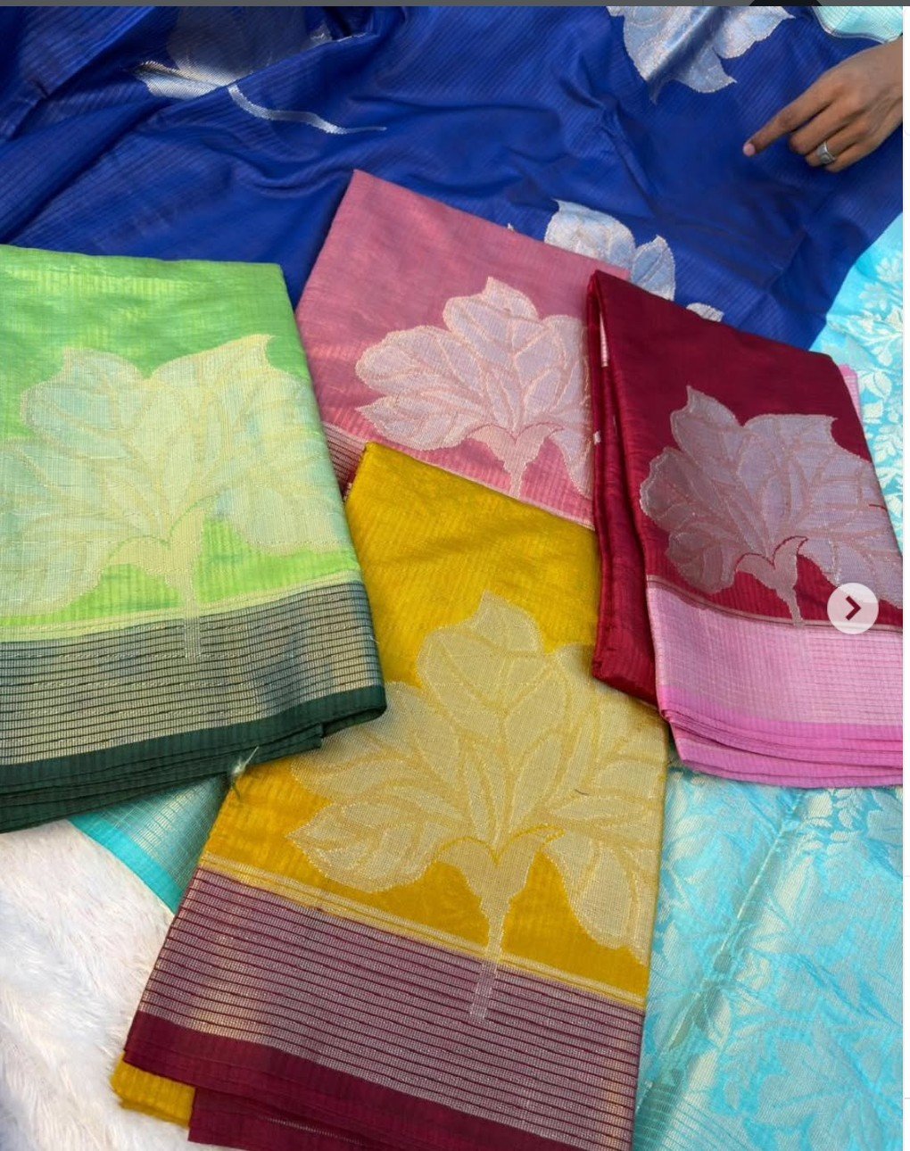 Banarasi Soft Silk Meenakari Design Saree - Image 5