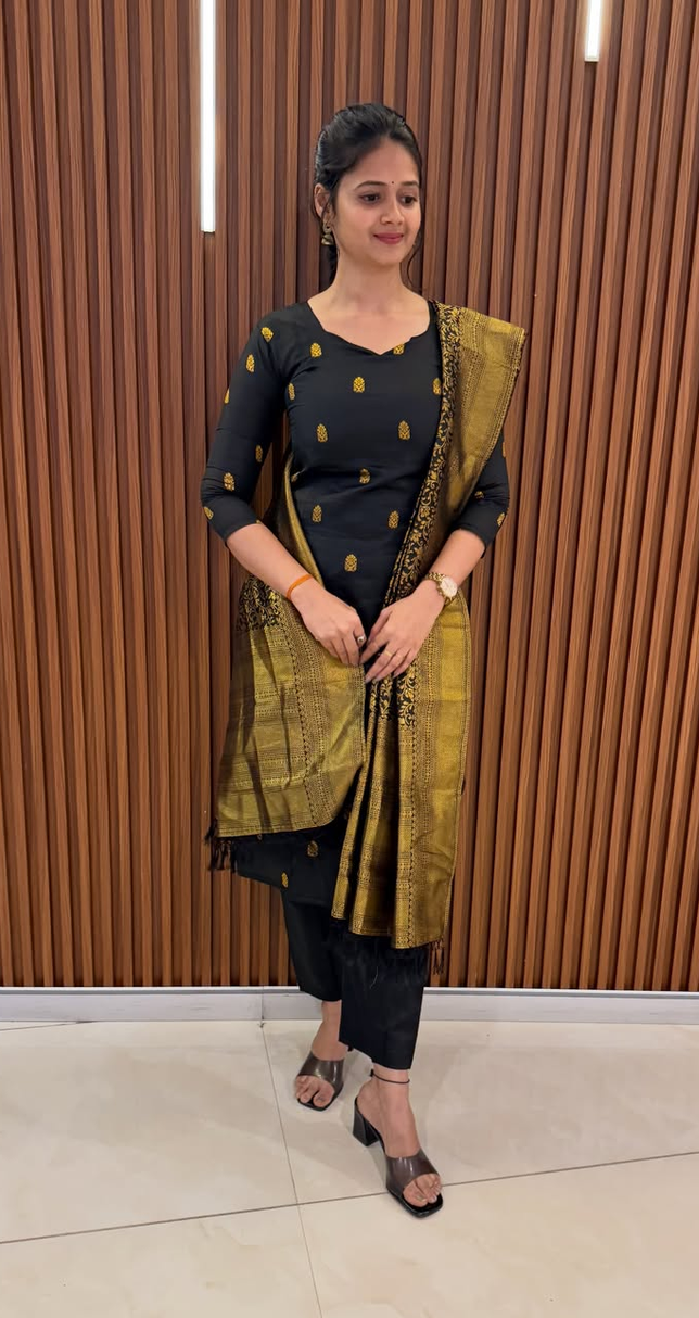 Stunning Banarasi Silk Kurti 3PC Set