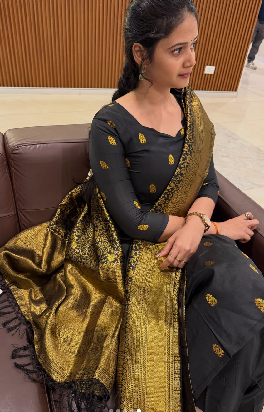 Stunning Banarasi Silk Kurti 3PC Set - Image 3