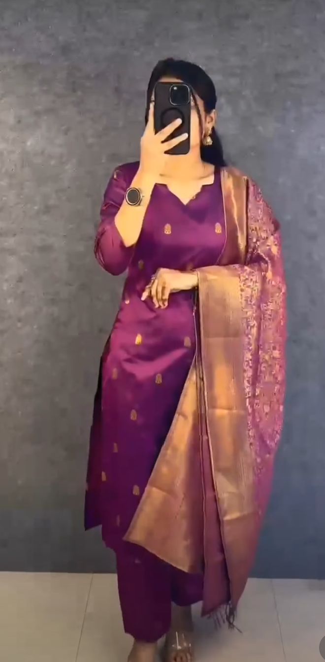 Stunning Banarasi Silk Kurti 3PC Set - Image 4